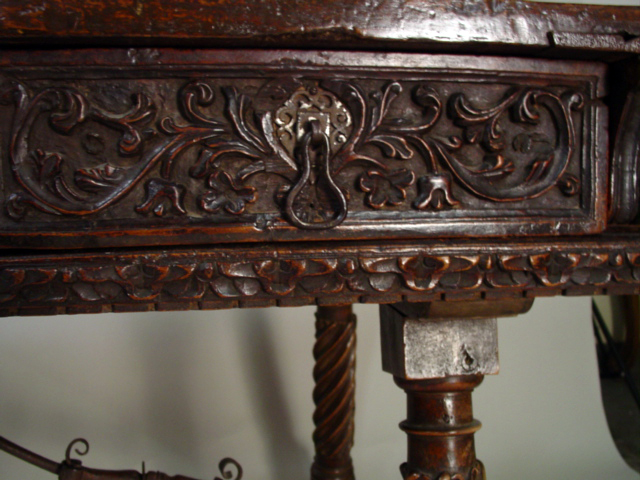 17th c. Spanish Carved Table ca. 1690 cu handle