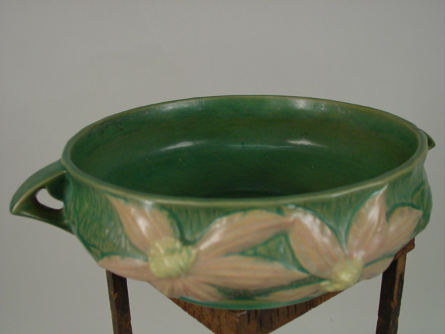 Roseville 11in center bowl w handles