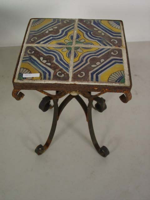 4 Tile wr iron stand