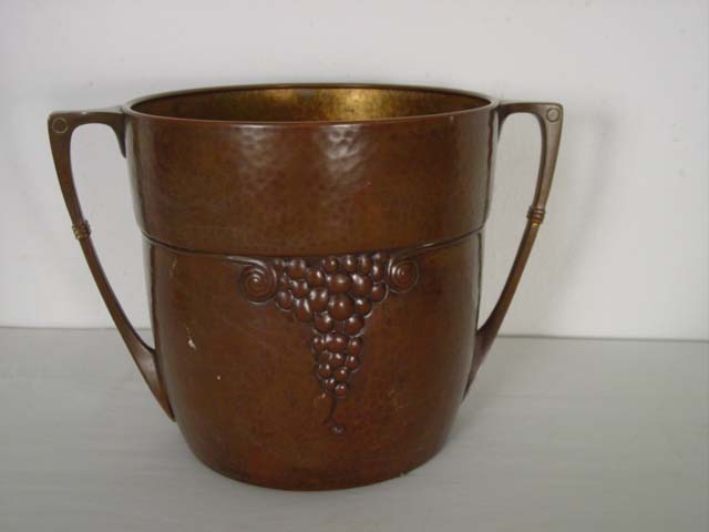 Hammered bronze vessel