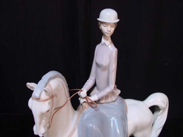 Lladro Lady on horse cu