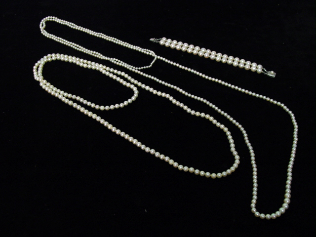 Pearl necklaces and bracelet